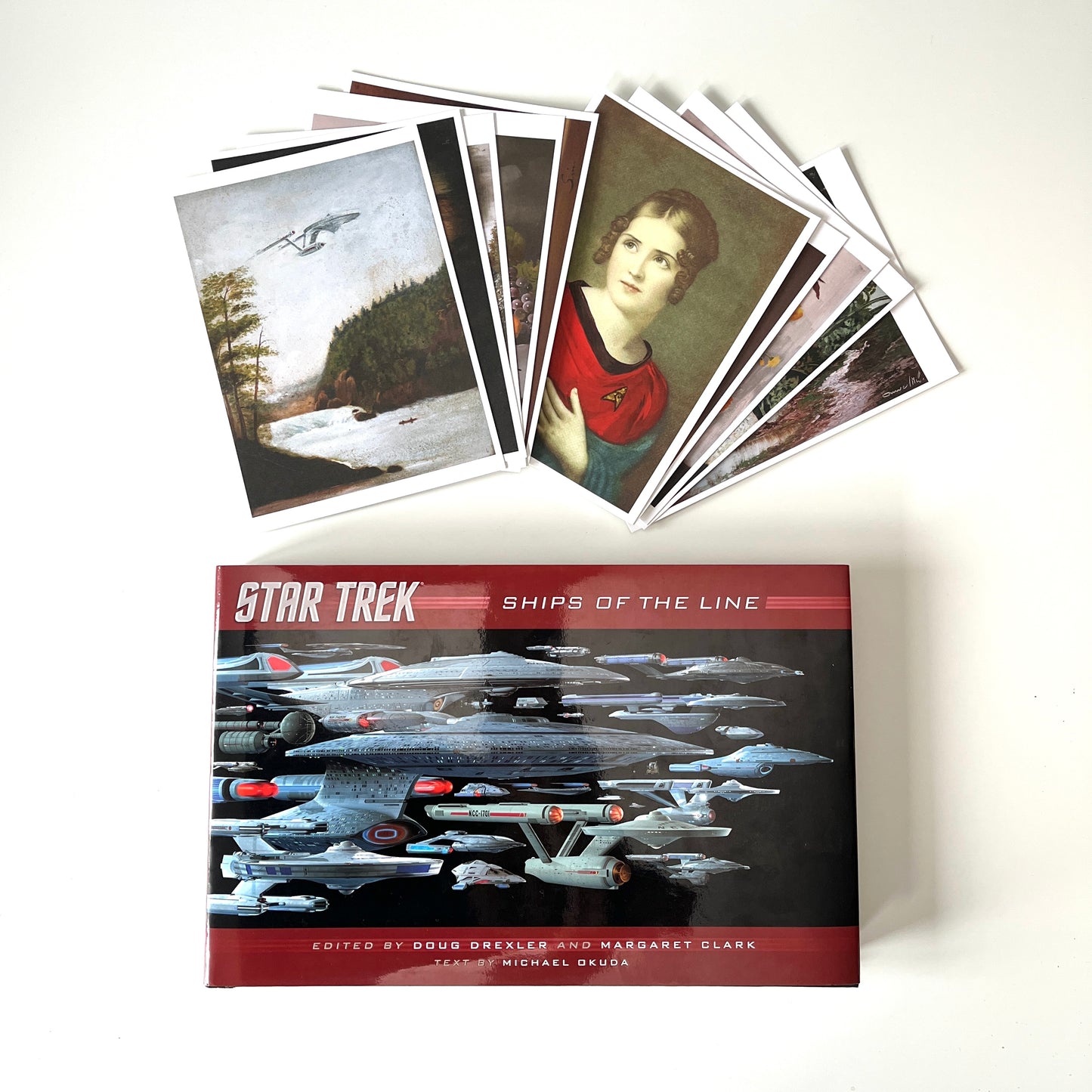 Gift Set - NEW Star Trek Ships of the Line + Boldly Go Postcard Set